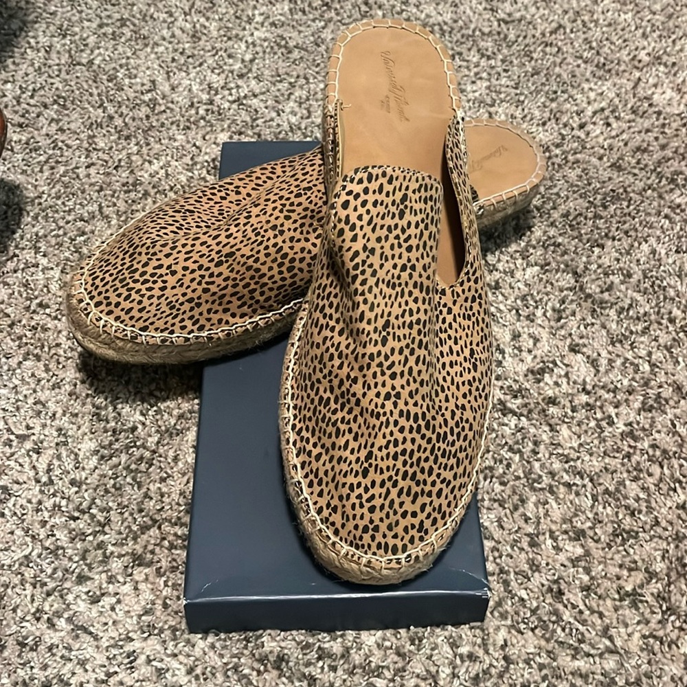Universal thread slip on mules